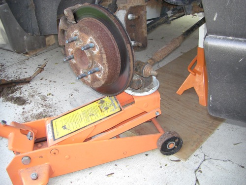 jack supporting hub and strut